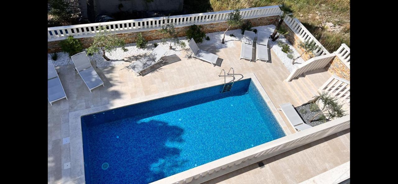 Luxury Beachfront Villa Carlisa Čiovo Buitenkant foto